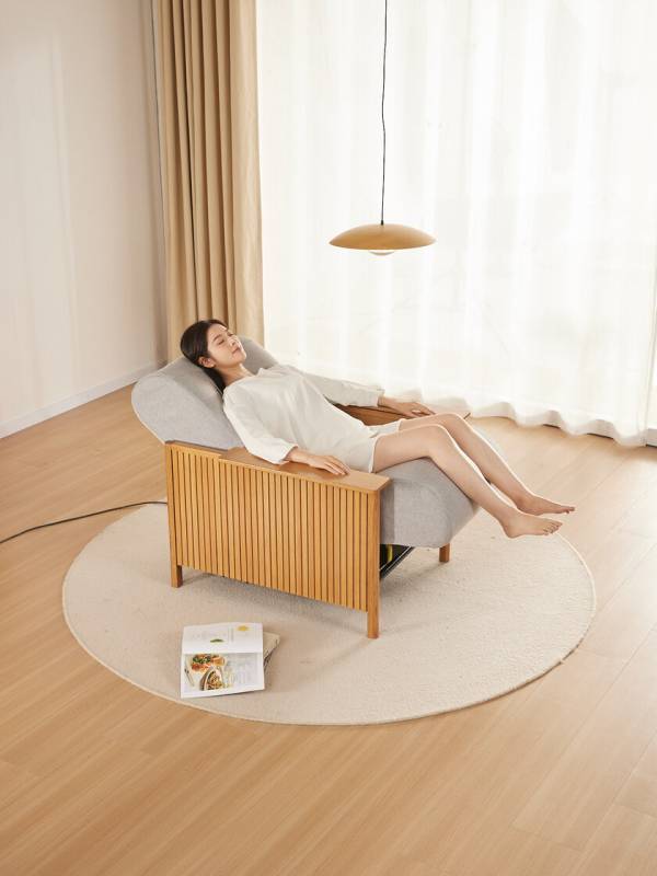 上質な木材、生地にこだわった家具調のデザインに、エアバックを搭載したリラクゼーションソファを3月1日から販売開始！