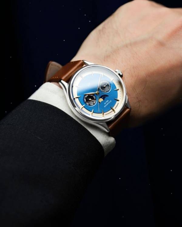 創業10周年を迎えた腕時計ブランドのAbout Vintageから、数量250本限定の本気のムーンフェイズと1本は持っておきたいドレスウォッチ4本を発売開始