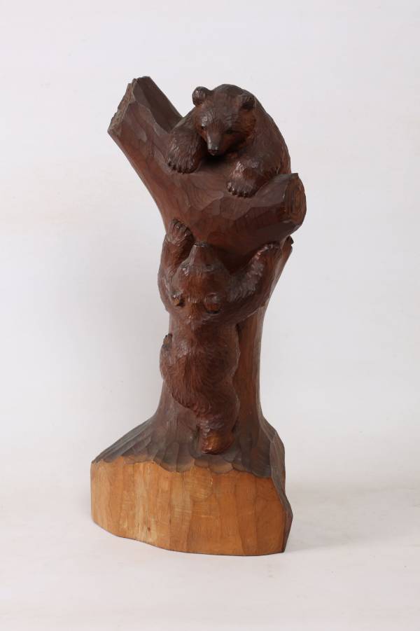 力強い伝統的な名品から癒されるキュートな作品まで木彫り熊約70体が集結「ほっかいどうの熊の木彫りまつり」を初開催