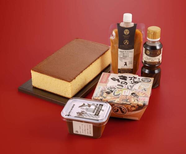 力強い伝統的な名品から癒されるキュートな作品まで木彫り熊約70体が集結「ほっかいどうの熊の木彫りまつり」を初開催