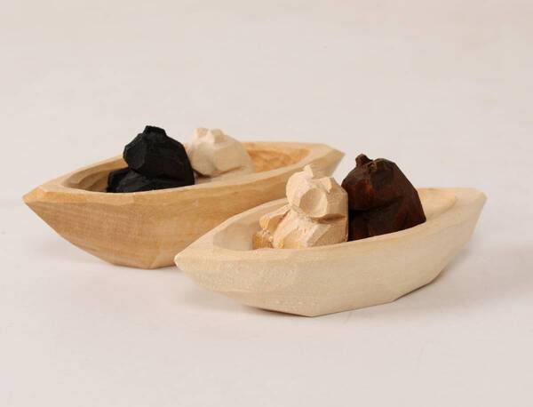 力強い伝統的な名品から癒されるキュートな作品まで木彫り熊約70体が集結「ほっかいどうの熊の木彫りまつり」を初開催