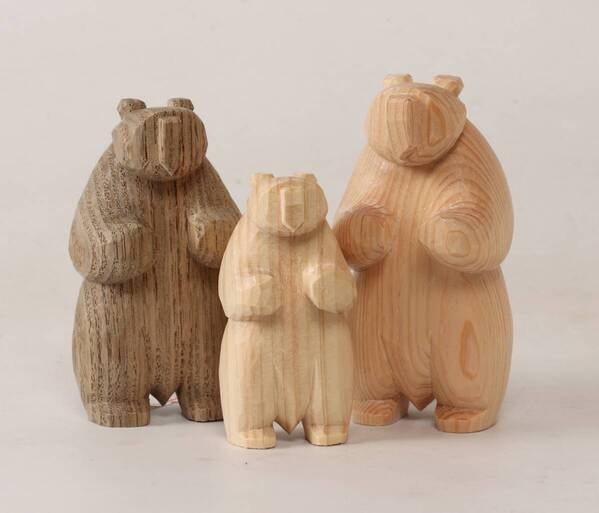力強い伝統的な名品から癒されるキュートな作品まで木彫り熊約70体が集結「ほっかいどうの熊の木彫りまつり」を初開催