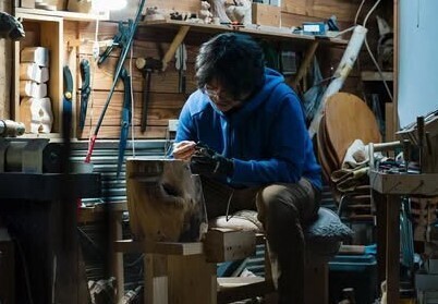 力強い伝統的な名品から癒されるキュートな作品まで木彫り熊約70体が集結「ほっかいどうの熊の木彫りまつり」を初開催