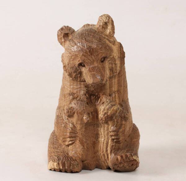 力強い伝統的な名品から癒されるキュートな作品まで木彫り熊約70体が集結「ほっかいどうの熊の木彫りまつり」を初開催