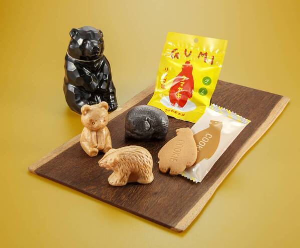 力強い伝統的な名品から癒されるキュートな作品まで木彫り熊約70体が集結「ほっかいどうの熊の木彫りまつり」を初開催