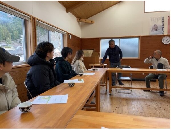 里山の木資源を活かすmozoの新たな2つの試み。木資源を食資源に活かすチョコレート・商業施設家具の展開を開始