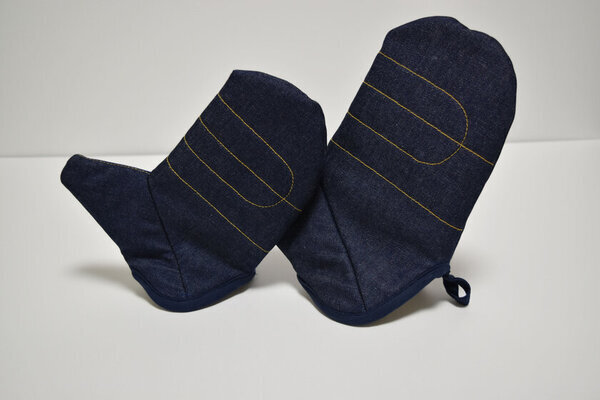 素手感覚で使用できる独自形状のオーブンミトン　2月4日からMakuakeで先行販売開始！1960年創業の老舗エプロン屋「東京科学」が開発