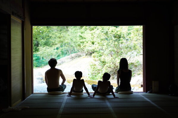 “関西初(*1)”京都・美山に「蓄熱式薪ストーブ」サウナを導入した1棟貸し古民家宿『Earthing MIYAMA』がオープン！