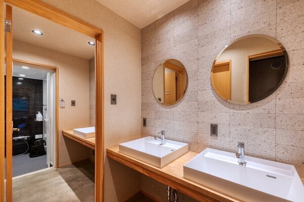 “関西初(*1)”京都・美山に「蓄熱式薪ストーブ」サウナを導入した1棟貸し古民家宿『Earthing MIYAMA』がオープン！