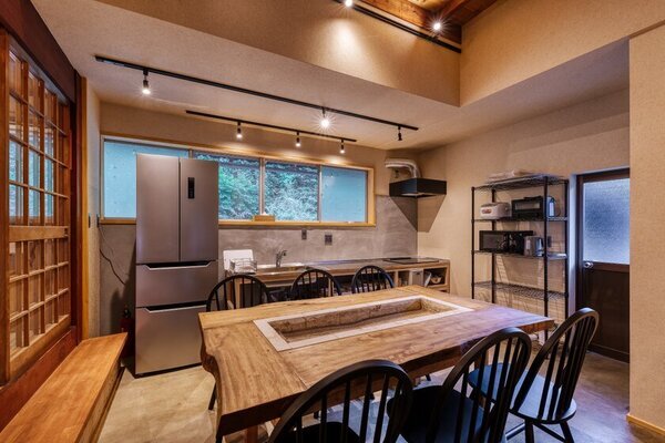 “関西初(*1)”京都・美山に「蓄熱式薪ストーブ」サウナを導入した1棟貸し古民家宿『Earthing MIYAMA』がオープン！