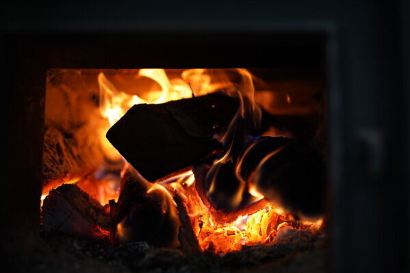 “関西初(*1)”京都・美山に「蓄熱式薪ストーブ」サウナを導入した1棟貸し古民家宿『Earthing MIYAMA』がオープン！