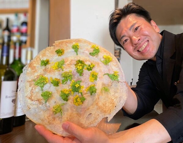 1,350万人が訪れる千葉の春は菜の花づくし！顔よりデカい「菜の花畑パリパリチーズせんべい」2月提供開始