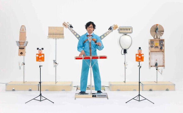 オタマトーンなどのキテレツな機械たちで知られる明和電機が、2025年4月から全国47都道府県ひとりライブツアーをスタート！