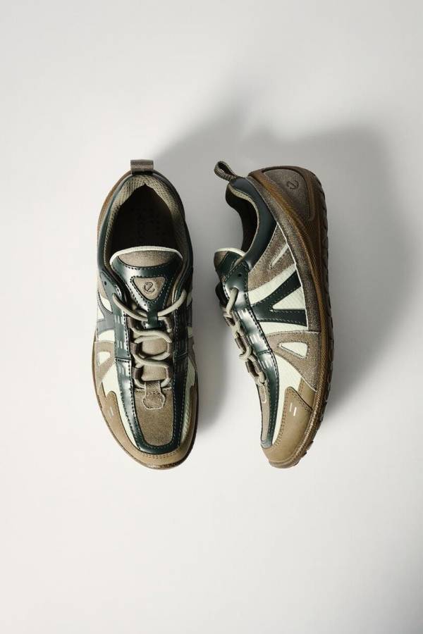 デザイナー ナターシャ・ラムゼイ＝レヴィとのコラボスニーカー「ECCO BIOM」カプセルコレクションが2月13日に登場