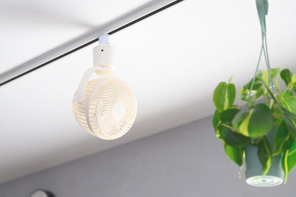 ＜快適送風×簡単取付＞ダクトレール専用小型ファン「UZUKAZE レールファン」がMakuakeにて2/13より先行予約受付開始！