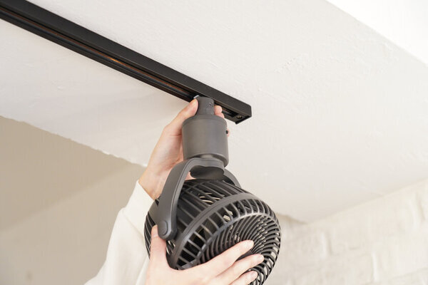 ＜快適送風×簡単取付＞ダクトレール専用小型ファン「UZUKAZE レールファン」がMakuakeにて2/13より先行予約受付開始！