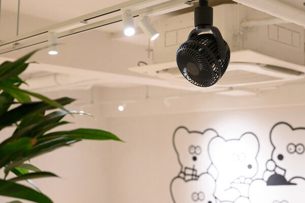 ＜快適送風×簡単取付＞ダクトレール専用小型ファン「UZUKAZE レールファン」がMakuakeにて2/13より先行予約受付開始！