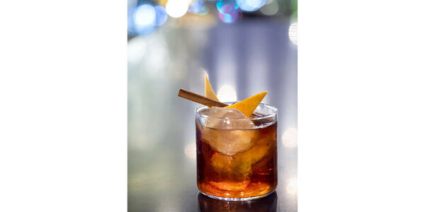 「フロール・デ・カーニャ」の魅力を映し出す、大自然の力強さを表現するオリジナルカクテルが「THE KNOT HIROSHIMA」に登場！