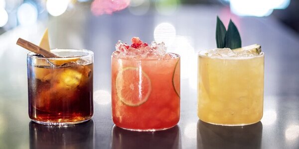 「フロール・デ・カーニャ」の魅力を映し出す、大自然の力強さを表現するオリジナルカクテルが「THE KNOT HIROSHIMA」に登場！