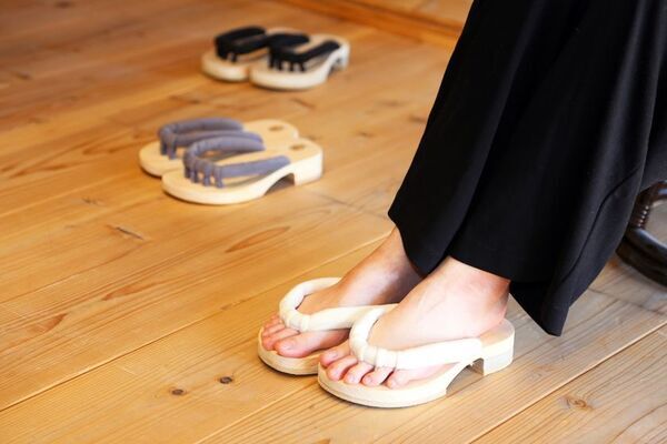 世界唯一の五本指下駄「GETALS(ゲタル)」シリーズに「リニア」を新ラインナップとして3/15販売開始