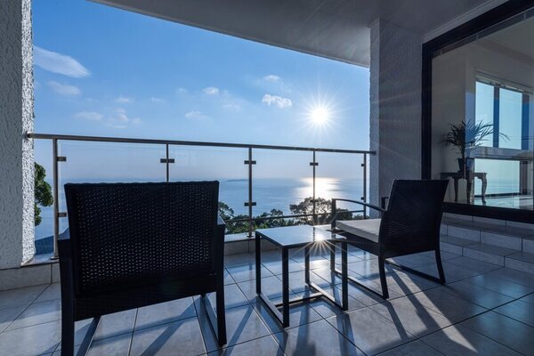 海彩テラス熱海別邸プールガーデンリニューアル　1組様に宿泊無料プレゼントが当たる＆感謝の特別価格キャンペーン