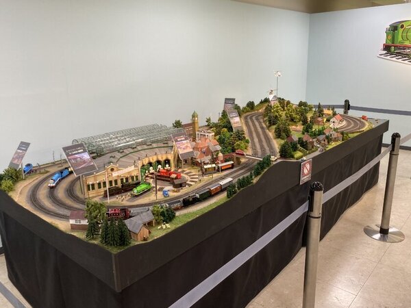 原作出版80周年「きかんしゃトーマスの世界展」～はたらく機関車たちのおはなし～　俳優　板垣李光人さんが応援サポーターに決定　～本展特別描き下ろしイラストの展示も～