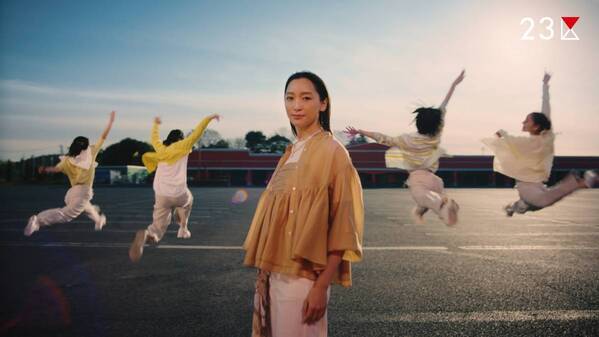 『２３区』“感情表現型ファッションムービー”公開！女優・杏さん、「Cool」「Passion」「Joy」の感情に合わせてダンサーと共に春夏コーデ披露！テーマは「ドーパミンドレッシング」。非日常的な空間でウォーク！