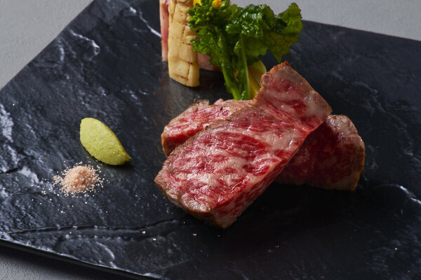 「リーベルホテル大阪」が“鳥取和牛炭火焼ステーキ”と“春の旬食材”を堪能できるディナーコースを5月31日まで限定販売