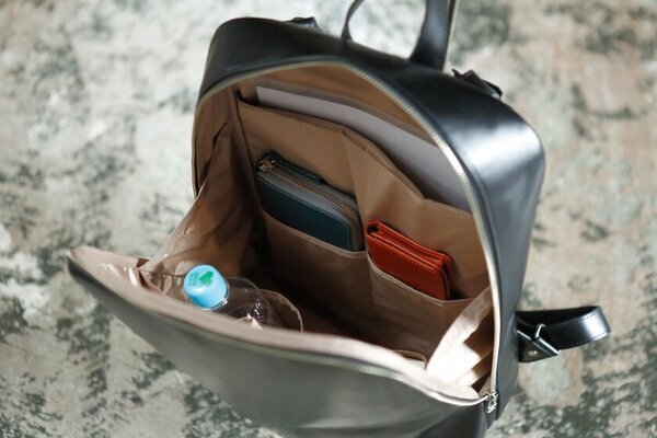 1カ月で2度完売！整理整頓リュック「tarsio」ブラックが再販開始　カバンの中の整理整頓に関する意識調査の結果を併せて公開