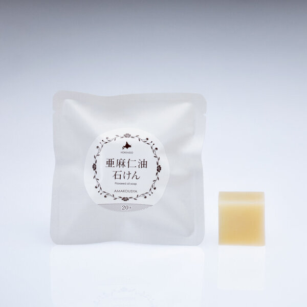 【亜麻公社】北海道生まれ 自然由来のスキンケア　亜麻仁油製造の副産物から着想を得て生まれた、亜麻種子由来のナチュラルシードスクラブ配合「亜麻の実石けん フローラルフォレストの香り」1月15日新発売