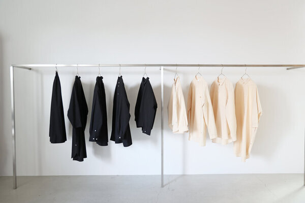 『遠州織物×久留女木の棚田プロジェクト』による久留女木の棚田で栽培した“綿花”が初の製品となって登場　3月6日よりシャツ・ブラウス・スカート全9種を販売開始！