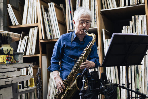 ジャズ界の至宝・山口真文が片倉真由子と紡ぐ初のデュオ作　独自の解釈で60年代の楽曲に挑んだ新譜を3/27に発売