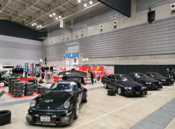 シバタイヤ・R31HOUSEが「ノスタルジック2デイズ2025」に出展　R31スカイライン、ポルシェ911Sを展示