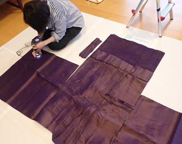 東本願寺法主の法衣装束の調査報告会を3月18日に開催　「真宗東派本願寺所蔵染織品　調査報告会・研究会」