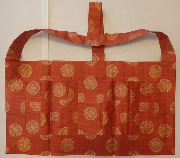 東本願寺法主の法衣装束の調査報告会を3月18日に開催　「真宗東派本願寺所蔵染織品　調査報告会・研究会」