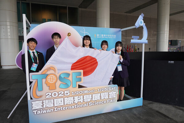 芝浦工業大学主催「高校化学グランドコンテスト」派遣チームが国際大会で第1位、第3位に入賞！