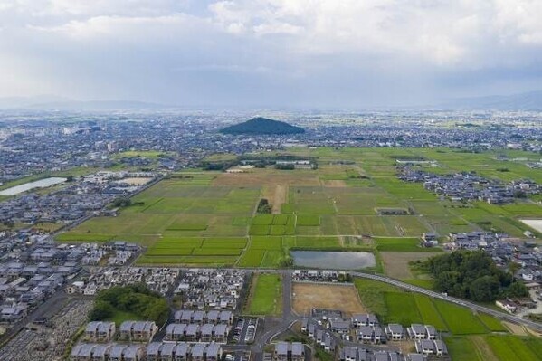 近畿文化会は、今年も有名な文化財を訪ねて著名な講師による講演と現地見学を行う「入門臨地講座」を開催します。