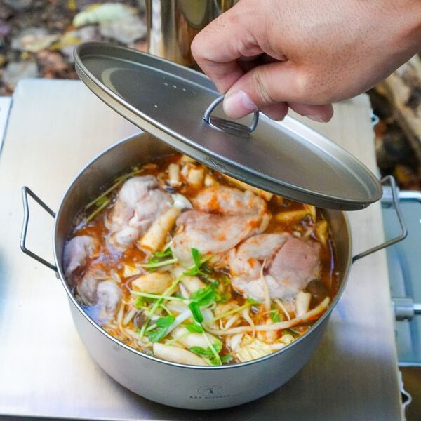 世界有数のチタン原産地で採れた高純度チタン製クッカー「チタン製鍋 蓋付き」が「A.S.F.OUTDOOR」からリニューアルして新発売！