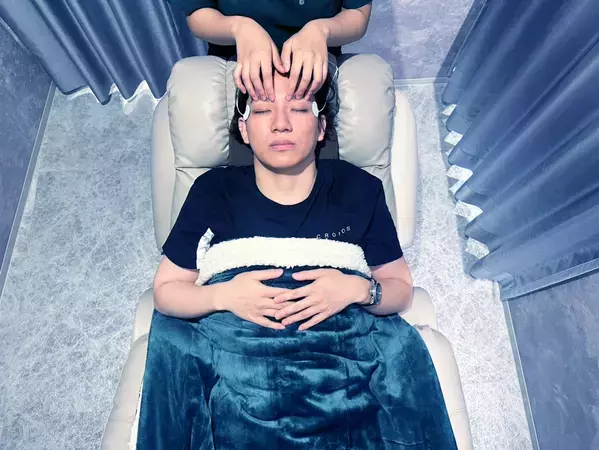 日本初 目が”ととのう”極上サロン 累計施術数3000件突破！15分で瞬間休息。眼精疲労・目疲れ専門店「AND BLINQ」