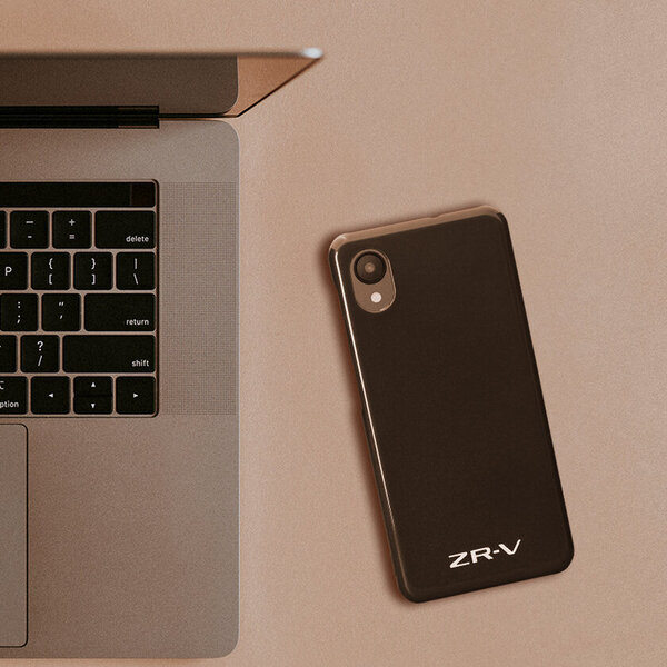 ホンダ『S2000』、『ZR-V』の実車カラーを再現したスマートフォンケースを発売！