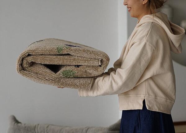 春の新生活に！甘酸っぱい果実のブルーベリー柄 北欧ラグが待望の再入荷！全4サイズが2025年3月1日(土)販売開始