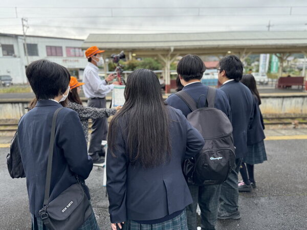 秩父鉄道×皆野高校生徒の卒業記念制作「皆高発→秩鉄行　青春ポスタープロジェクト」完了　3月上旬から電車内や駅に完成ポスター掲示　完成お披露目会を3月5日(水)に開催