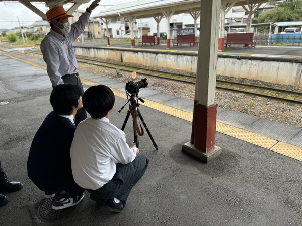 秩父鉄道×皆野高校生徒の卒業記念制作「皆高発→秩鉄行　青春ポスタープロジェクト」完了　3月上旬から電車内や駅に完成ポスター掲示　完成お披露目会を3月5日(水)に開催