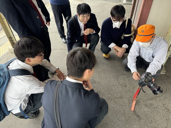 秩父鉄道×皆野高校生徒の卒業記念制作「皆高発→秩鉄行　青春ポスタープロジェクト」完了　3月上旬から電車内や駅に完成ポスター掲示　完成お披露目会を3月5日(水)に開催