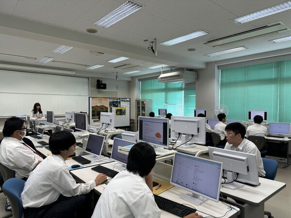 秩父鉄道×皆野高校生徒の卒業記念制作「皆高発→秩鉄行　青春ポスタープロジェクト」完了　3月上旬から電車内や駅に完成ポスター掲示　完成お披露目会を3月5日(水)に開催