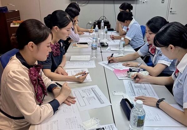 初の3社共同企画！JRグループのアテンダントと新幹線パーサーが発案の新幹線アイス「岡山県産シャインマスカット」が3/15に登場！