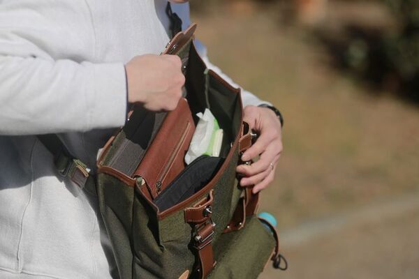 移動を楽しくするレザーアイテムブランド「CuirVelo」　ガバッと開く「ポストマンシリーズ」の新作バッグ「スリングポストマン」をMakuakeで4/13まで応援購入実施