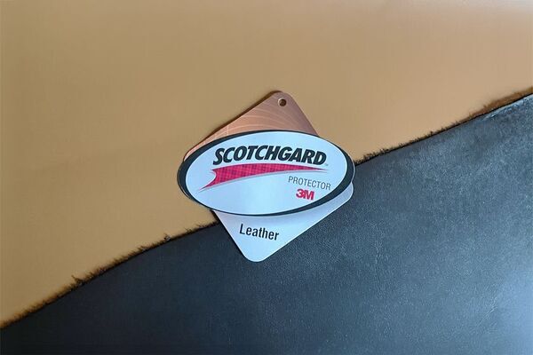 移動を楽しくするレザーアイテムブランド「CuirVelo」　ガバッと開く「ポストマンシリーズ」の新作バッグ「スリングポストマン」をMakuakeで4/13まで応援購入実施