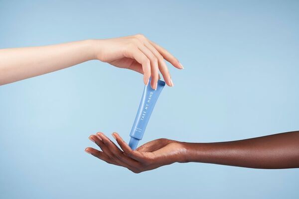 世界で活躍するトップハンドモデル“永瀬まり”が手がけるハンドケアブランド『TAKE MY HAND』のハンドクリームがアメリカでの販売をスタート！