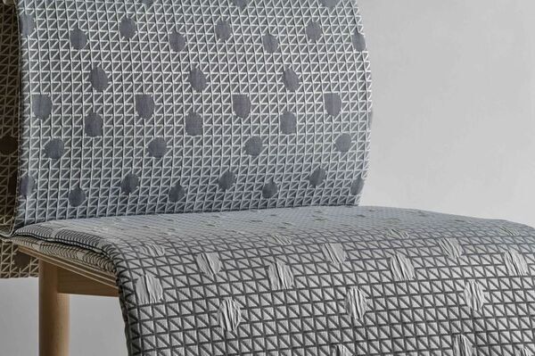 橋田規子×須藤玲子×たしろまさふみ「Make a seat, Take a seat おすわりください展」　2025年4月3日から4月27日まで開催